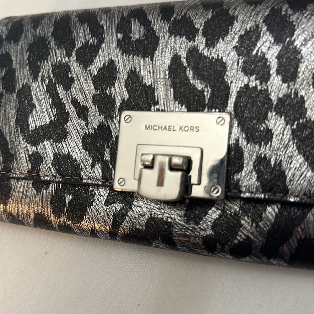 Michael Kors Tina Silver Leopard Carryall Clutch Wallet - Picture 3 of 9